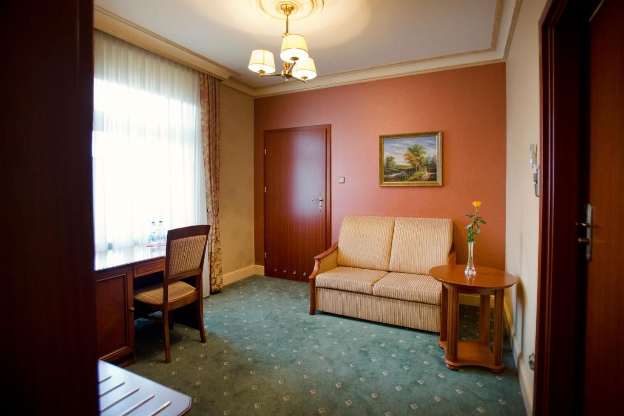 Отель Hotel przy Młynie Рыбник-36