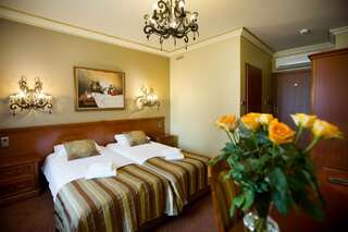 Отель Hotel przy Młynie Рыбник Небольшой двухместный номер с 1 кроватью или 2 отдельными кроватями-1