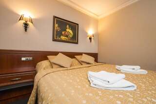 Отель Hotel przy Młynie Рыбник Номер с кроватью размера king-size – Подходит для гостей с ограниченными физическими возможностями-1